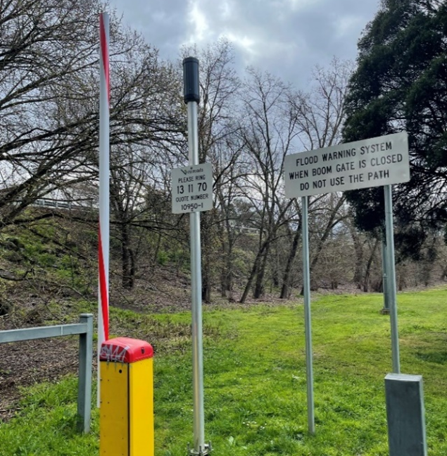 Flood warning boom gate image